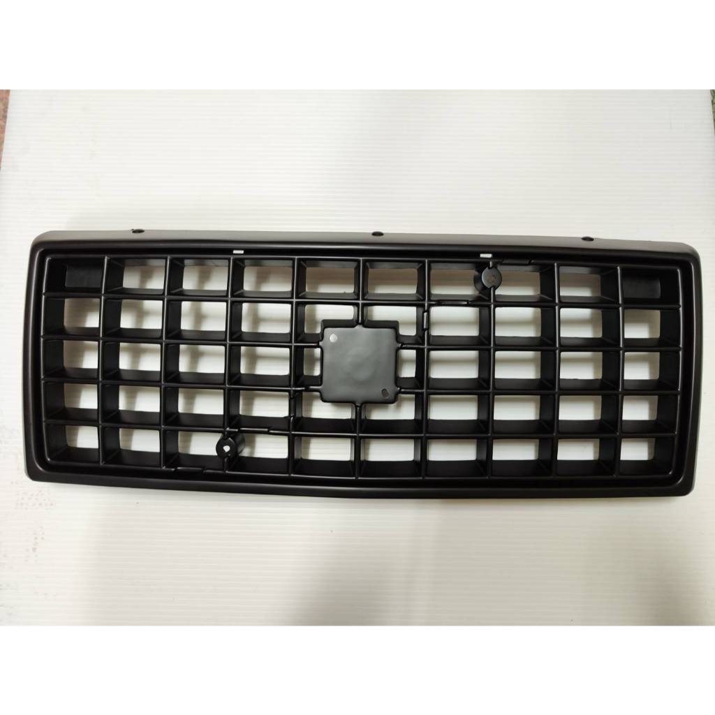 กระจังหน้า VOLVO 940 ลายหมากรุกดำล้วน VOLVO 850 โครมเมี่ยมเดิมติดรถ ไม่มีคิ้วคาดกระจังให้ใช้เดิม