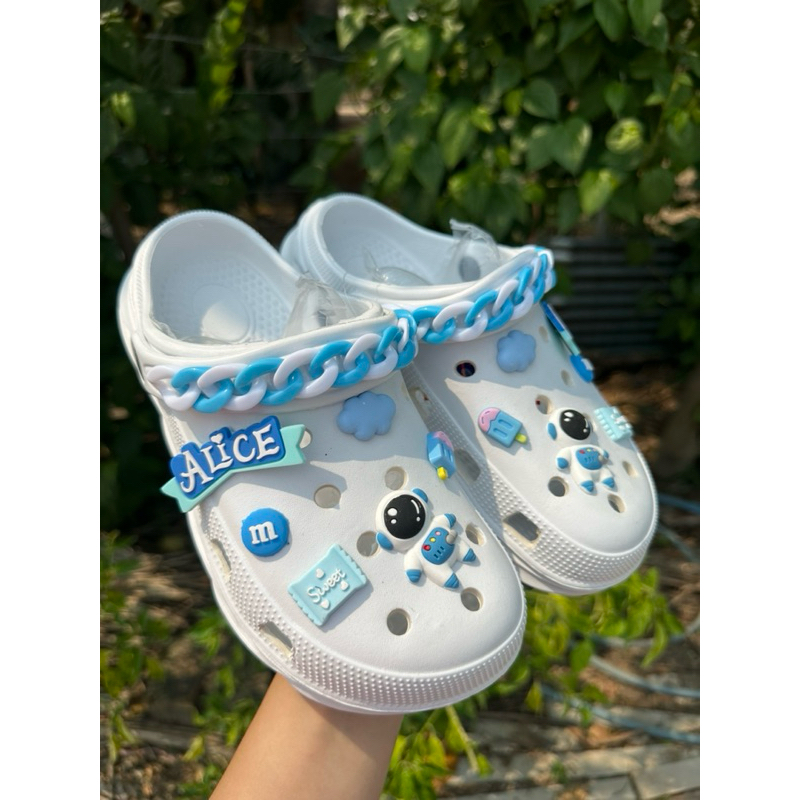 [โปรโมชั่นลูกค้าใหม่ 1 บาท] 💦พร้อมส่ง💦(มีขนาด 36-44)รองเท้าแตะหัวโต ติดโซ่ที่สายรัดส้น ติดการ์ตูนน่ารักๆ พื้นปรกติ 1