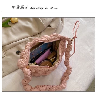 พร้อมส่ง J10115ใหม่ผ้าฝ้ายสบาย ๆ กระเป๋าสะพายข้างผู้หญิง สุภาพสตรี แฟชั่น พับบุคลิกภาพสบาย กระเป๋านุ่ม ทรงก้อนเมฆ แนวเกา