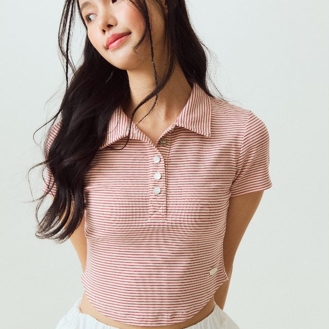 Court Polo เสื้อโปโลลายทาง ผ้า cotton spendex มีดีเทลชายโค้ง