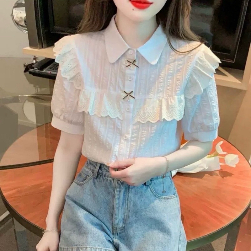 {พร้อมส่ง}รุ่น(AN-โบว์ดำทอง22) เสื้อแขนสั้น ผ้าคอตตอน สีขาว คอปก ระบายต้นแขนได้ กระดุมผ่าหน้า แต่งโบว์สีดำทอง