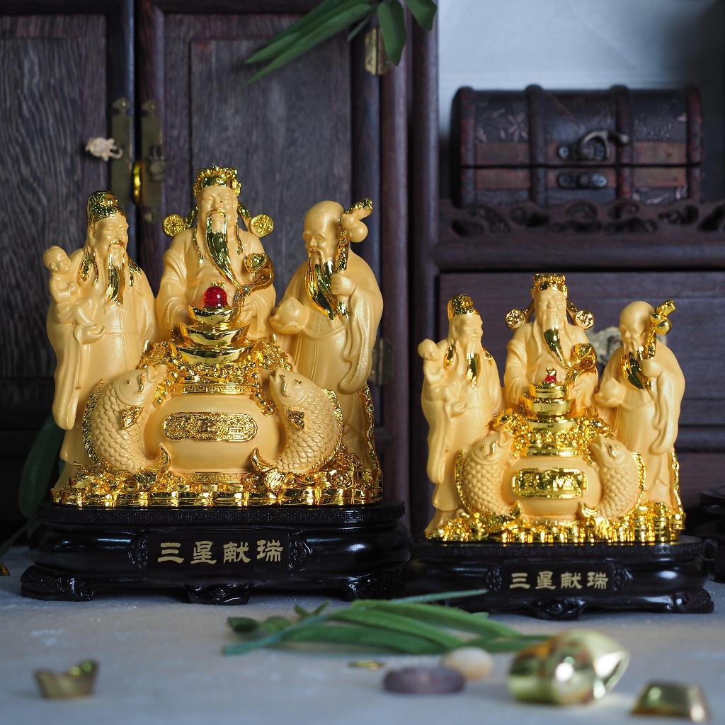 (แบบใหม่)ฮกลกซิ่วอุ้มกระถางปลาคู่ ลูกแก้วแดง ฐานดำสีทองพ่นทราย มี 2 ขนาด