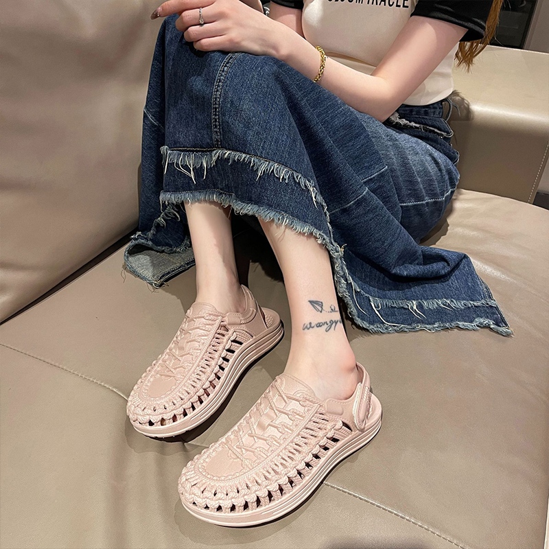 Fshoes ปังมากจ้า รองเท้าแฟชั่นดีไซน์งานรัดส้น ทำจากยางคุณภาพดี มีให้เลือกหลายสีเลย น้ำหนักเบามาก พื้นนุ่มสุดๆ แถมราคาคุ้