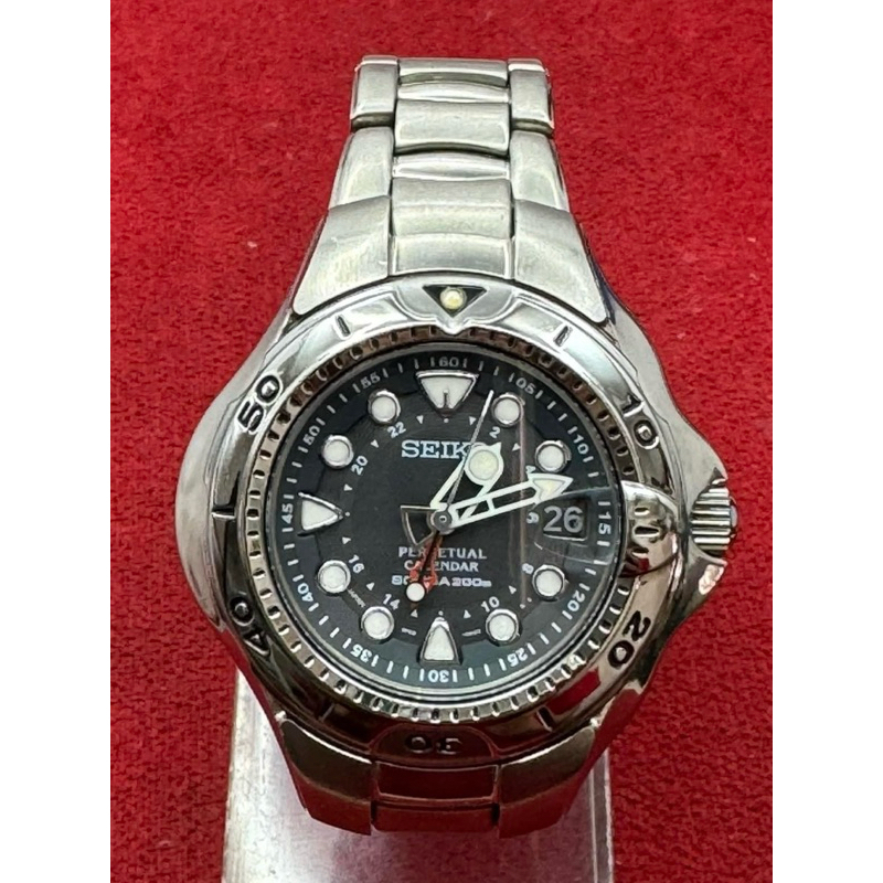 SEIKO PERPETUAL SCUBA 200 m Quartz ตัวเรือน TITANIUM นาฬิกาผู้ชาย นาฬิกาดำน้ำ มือสองของแท้