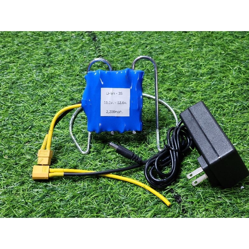 แบตลิเธียม 3s 12.6v 2200mah. พร้อมชุดชาร์จ 2A **แอมป์เต็มแท้** Li-ion แบตเตอรี่ diy 18650 3.7v แบตลิเธียม 12.6v