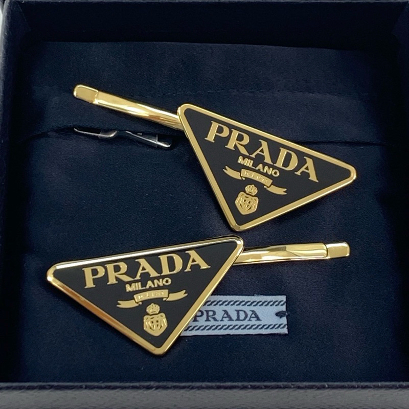New! prada hairclip ( เช็คสต็อคก่อนสั่งอีกทีนะคะ )
