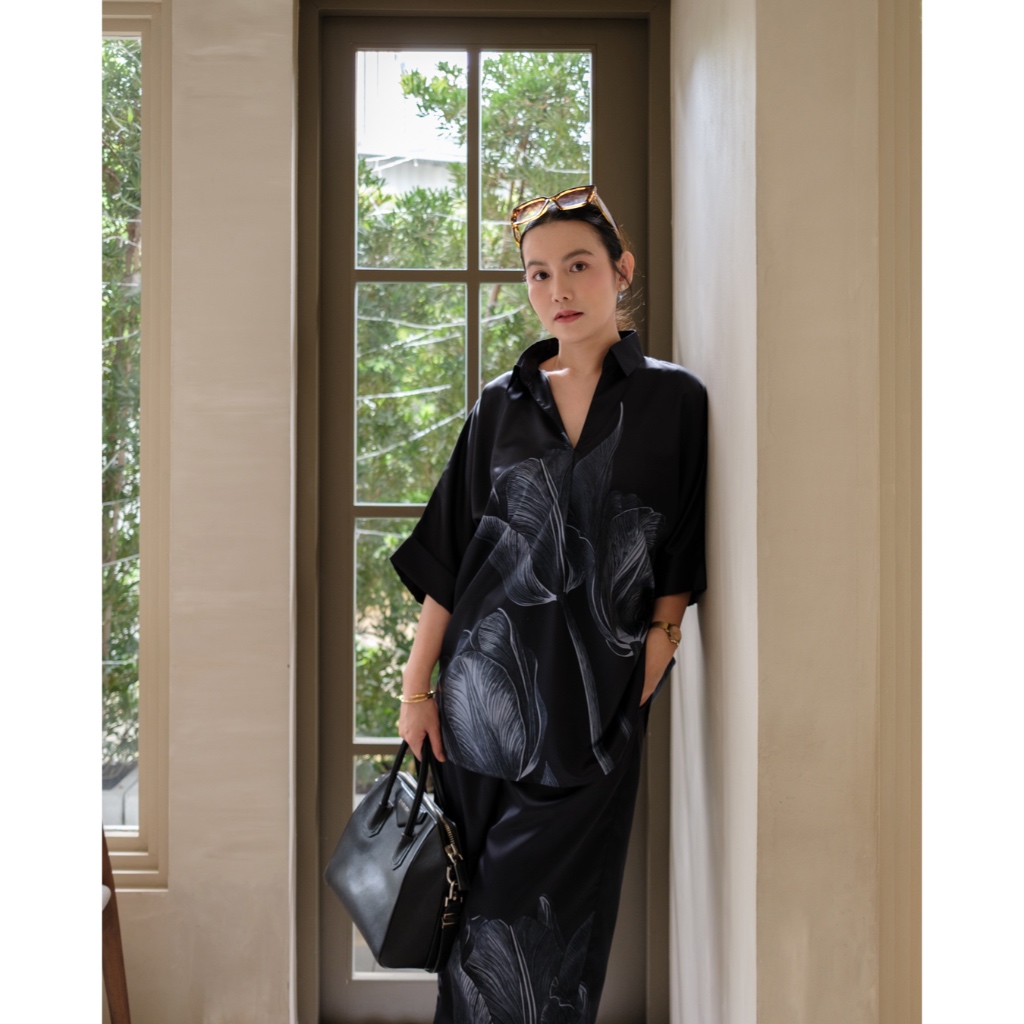 ชุด Black Tulips คอปก ขายาว ผ้าซาตินกัน UV