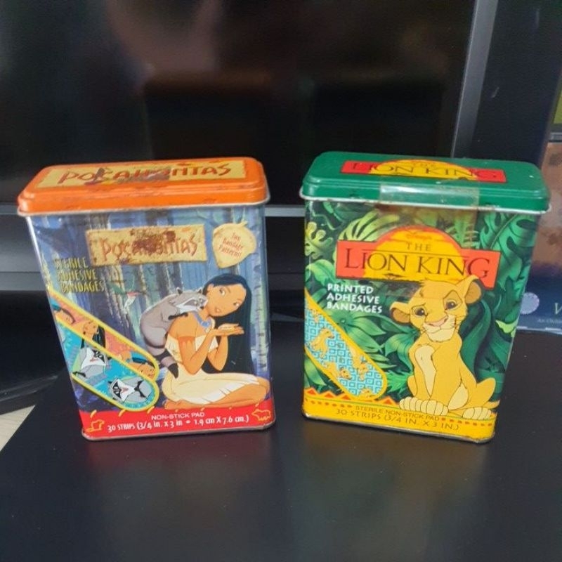กล่องLion king, Pocahontas สำหรับใส่ ปลาสเตอร์ยา ขายคู่ ของเก่า กล่องLion king ยังไม่เคยเปิด