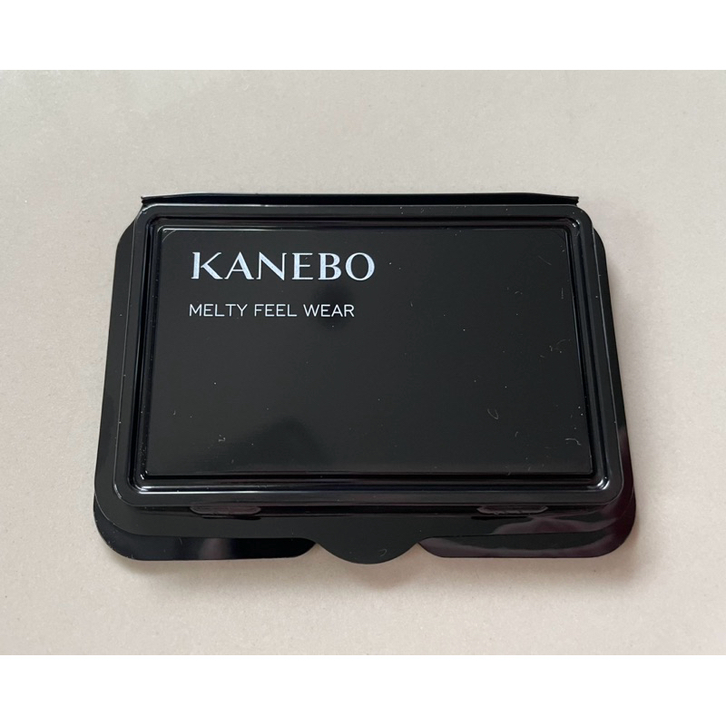 KANEBO MELTY FEEL WEAR แป้งผสมรองพื้นขนาดทดลอง