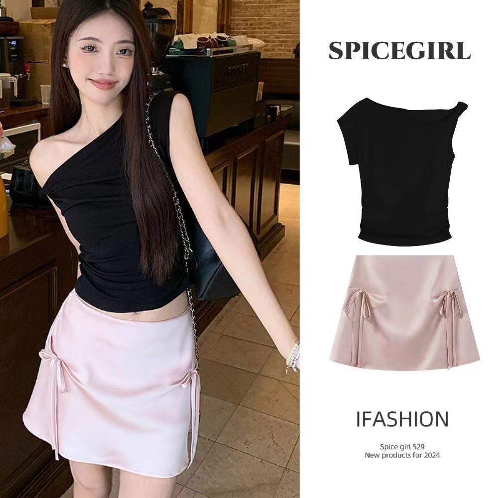 Spice girlset ชุด2ชิ้น เสื้อปาดไหล่จับจีบข้าง+กระโปรงสั้น ทรงเอ มีซิป ตกแต่งด้วยโบว์ มีซับใน 2สี เข้ากับทุกการแต่งกาย