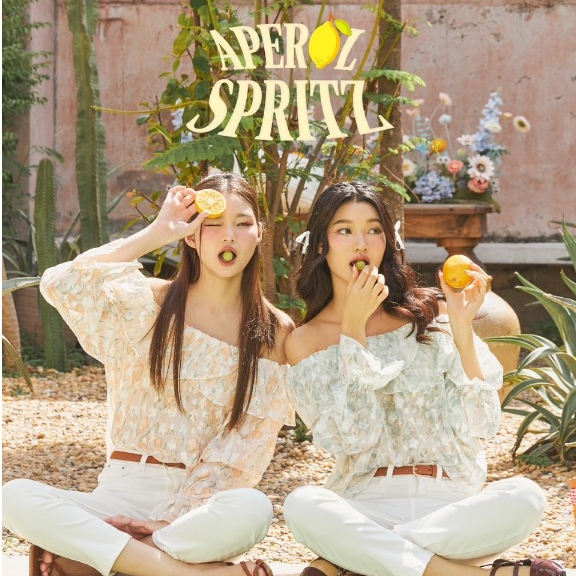 kokiji - Sandy Top (เสื้อปาดไหล่สีส้ม สีเขียว ลายดอกไม้)