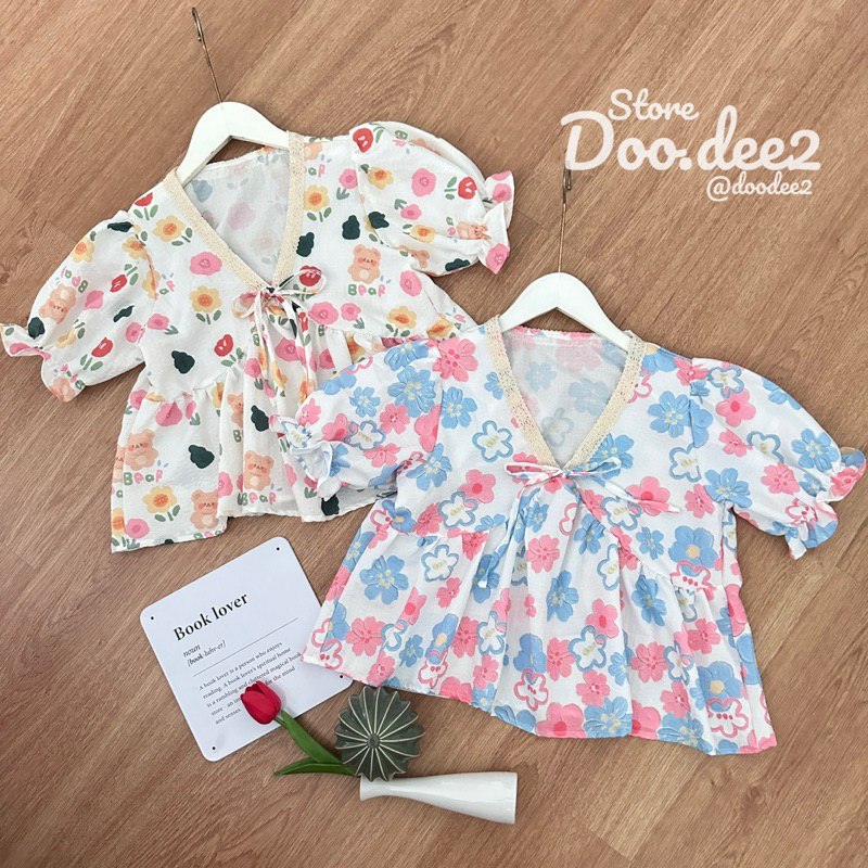 DOODEE2 เสื้อคอวี แขนตุ๊กตา แต่งลูกไม้ตรงคอ ผ้าลายน่ารักมาก