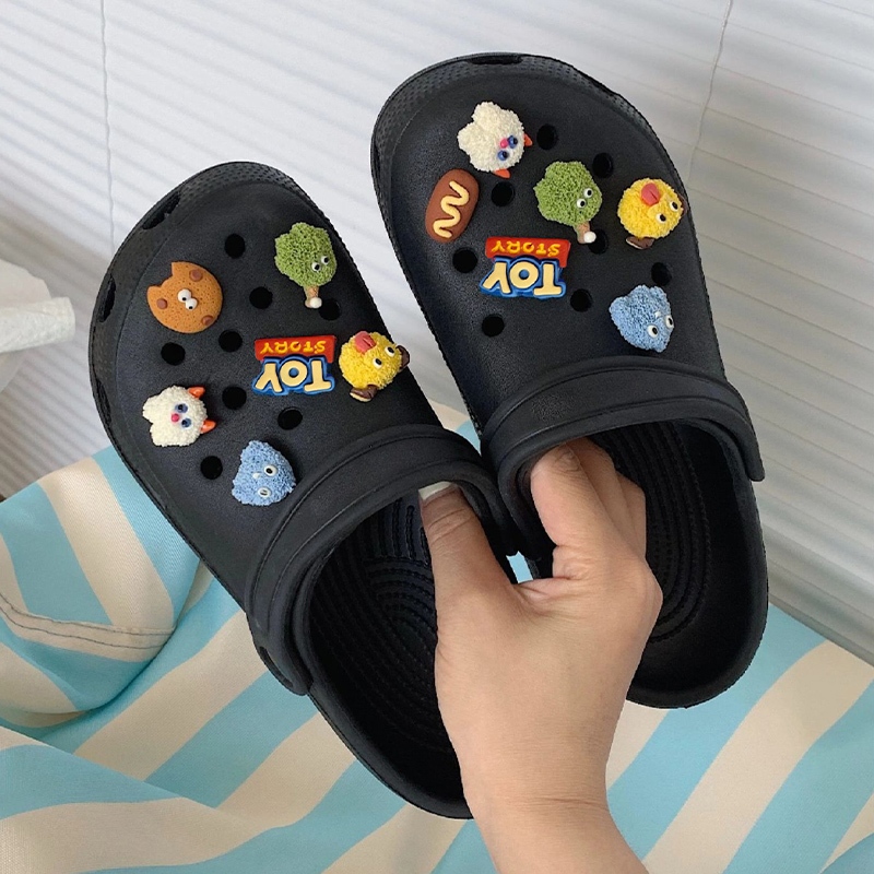 Luckkyshoes แฟชั่นใหม่ รองเท้าหัวโตแฟชั่น งานรัดส้นทรงสวย สีสันคุมโทน น้ำหนักเบามาพร้อมตัวติดการ์ตูนแบบเก๋ๆให้ไปด้วยบอกเ