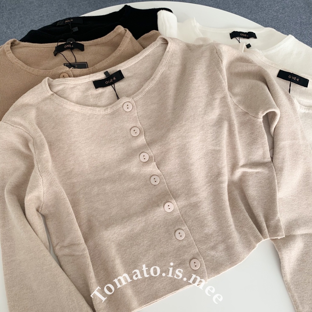 เสื้อไหมพรมคอกลม แขนยาว มีกระดุม ทรงครอป ผ้าเนื้อนิ่ม ใส่สบาย สีเอิร์ธโทน มินิมอลสุดๆ พร้อมส่ง 5 สี!!! (109060)