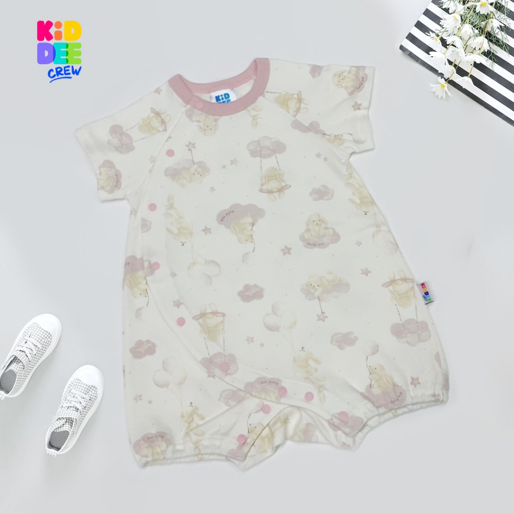 KiddeeCrew ชุดหมีเด็ก สีครีมสุนัขก้อนเมฆชมพู ชุดรอมเปอร์ ลายน่ารักทั้งตัว ให้ความรู้สึกพองๆน่ารักๆ