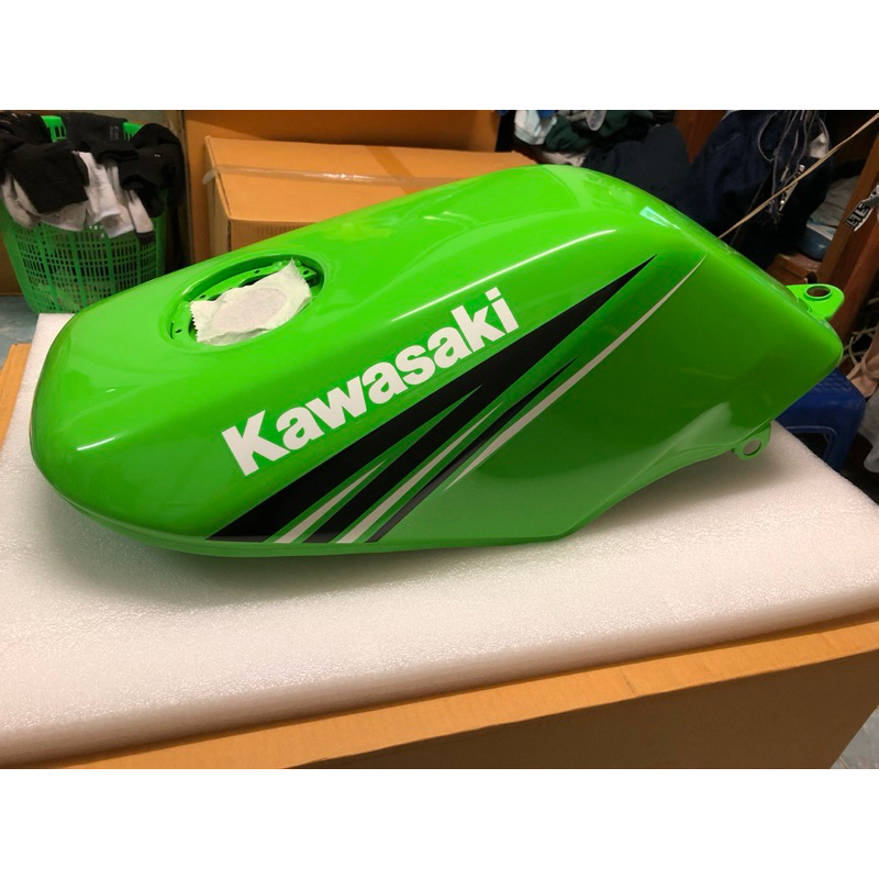 ถังน้ำมันแท้ใหม่สีเขียว รุ่น KR Victor เป็นถังแท้ใหม่มือ1ศูนย์Kawasaki