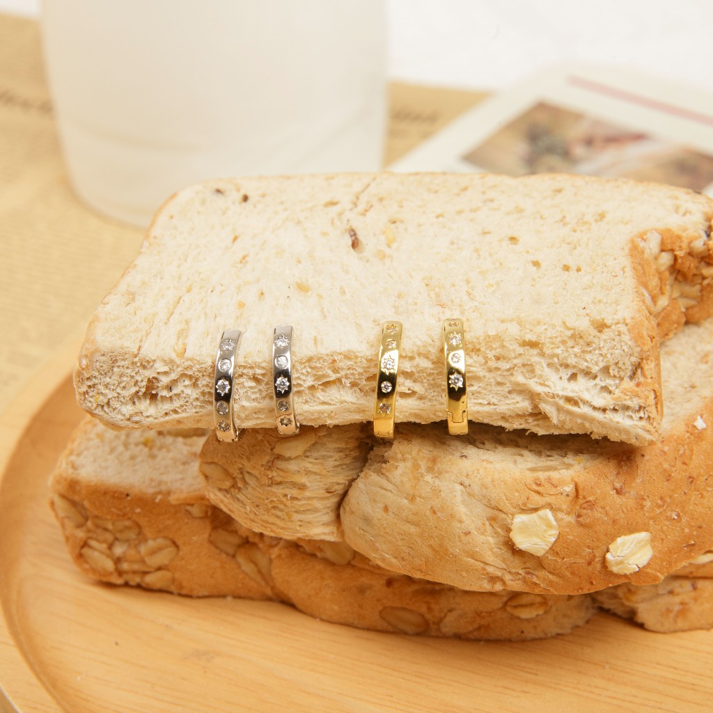 earika.earrings - lunary hoop ต่างหูห่วงเรียบคริสตัล เงินแท้ (มี 2 สี) เหมาะสำหรับคนแพ้ง่าย