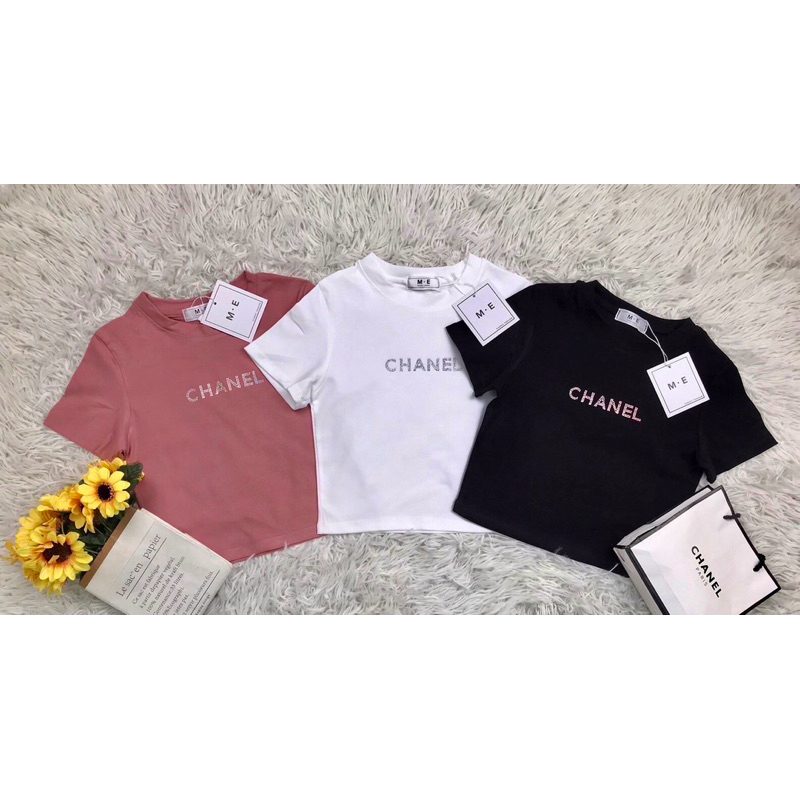 เสื้อครอปงานป้าย M.Eคอกลม เนื้อผ้ายูโคล่ะงานสกรีน รีดเพชรเบรนด์
