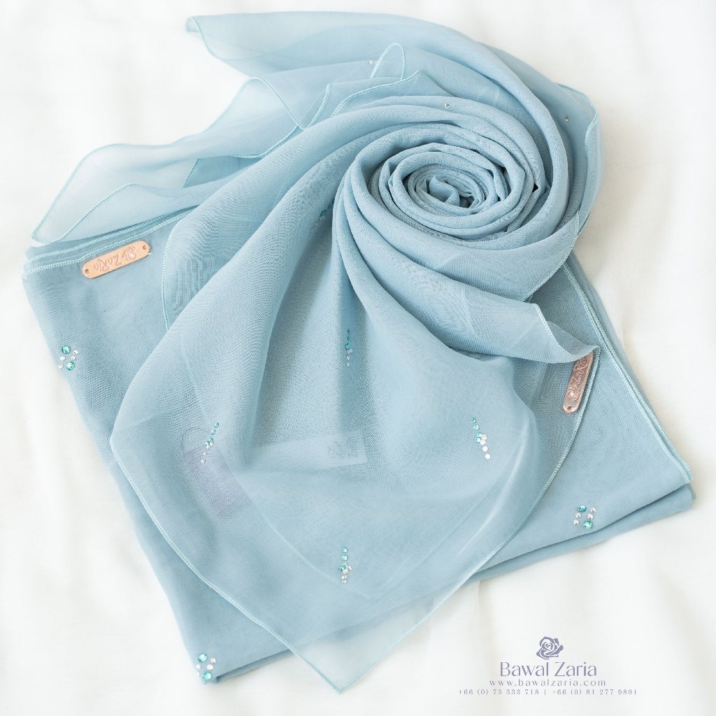 ZARIA Crystal Bawal ผ้าคลุมบาวาประดับคริสตัล - สีฟ้า (คละลาย)