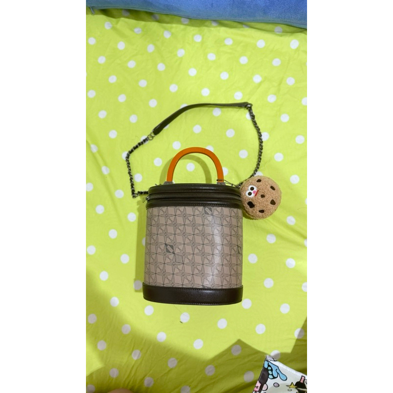 Quinn กระเป๋าทรงถัง Used like new