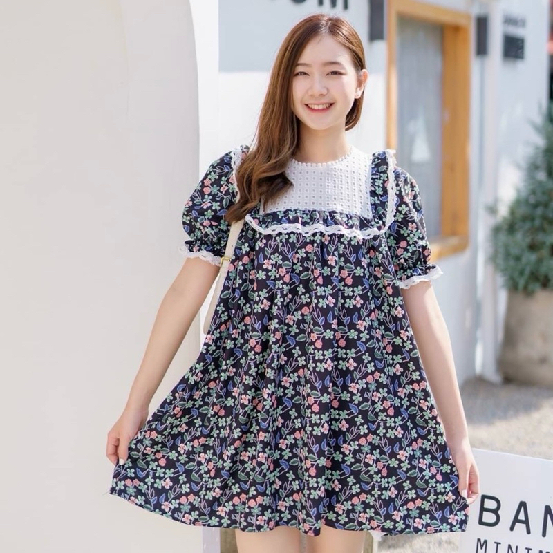 🌸OVP🌸 เดรสสีดำ ลายดอกไม้ คอกลมแต่งฉลุขาวช่วงอก เดรสกระโปรง