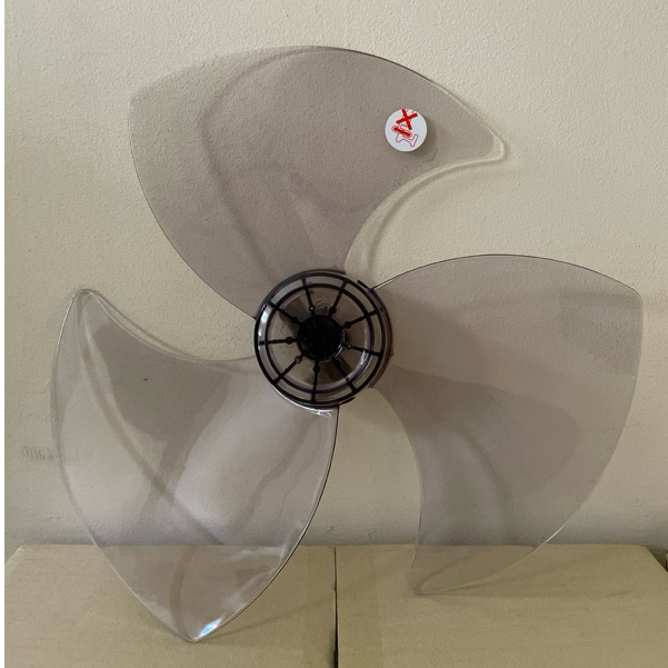 Mitsubishi (อะไหล่แท้) ใบพัดลม 16 นิ้ว รุ่นเก่า **เบ้าตรงกลางแบน** (B00)