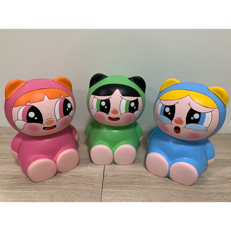กระปุกออมสินหมี CRYBABY × Powerpuff Girls ปูนปลาสเตอร์ เพ้นท์มือ เคลือบด้าน งานแฮนด์เมดพรีเมี่ยม