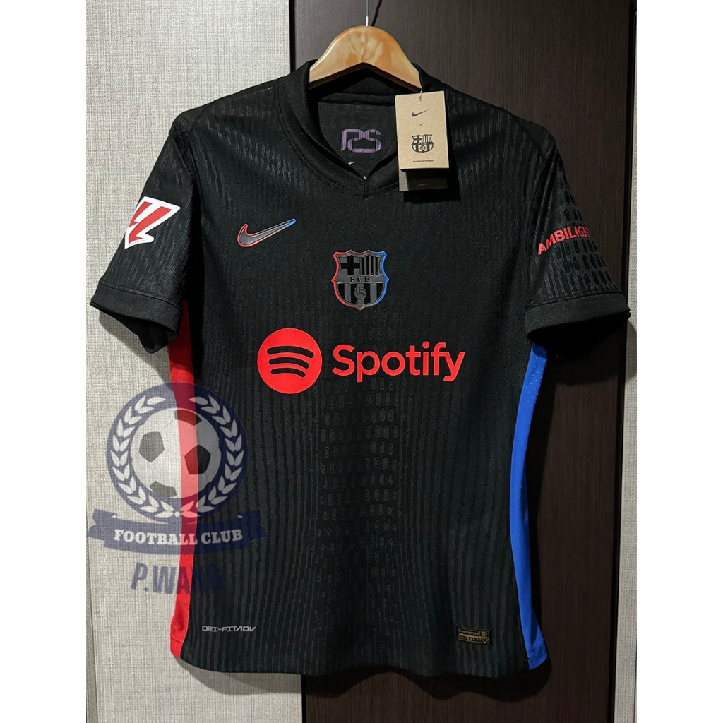 เสื้อฟุตบอล - [เกรดPLAYER] - บาร์เซโลน่า. - [เยือนปี 2024/25] - (สามารถเฟล็กชื่อนักเตะ / เบอร์นักเตะ / อาร์ม LALIGAได้)