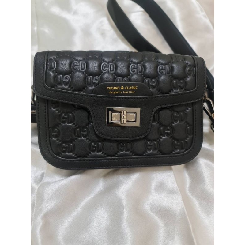 กระเป๋าสะพายข้าง TUCANO&CLASSIC หนังแท้มือสอง