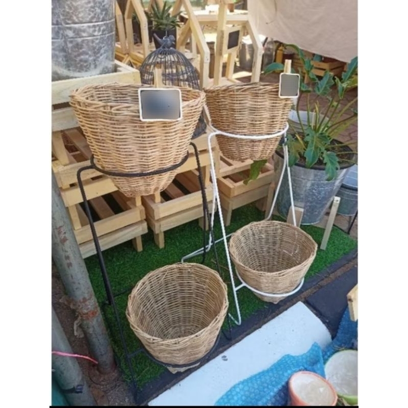 ชั้นวางตกแต่งต้นไม้2ชั้น(ทั้งชุดพร้อมตะกร้าหวาย)