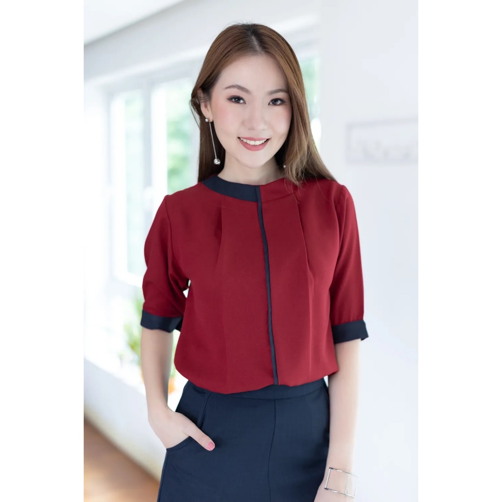 Narinari : MN0326 High Neck Blouse with Trim เสื้อทำงานคอปิด
