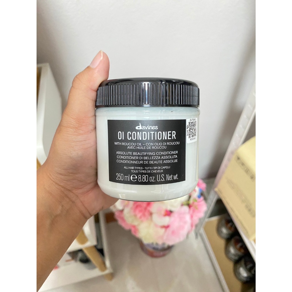 Davines oi Shampoo conditioner  ให้กลิ่นหอมแบบธรรมชาติ ช่วยปกป้องเส้นผมจากความแห้งเสีย