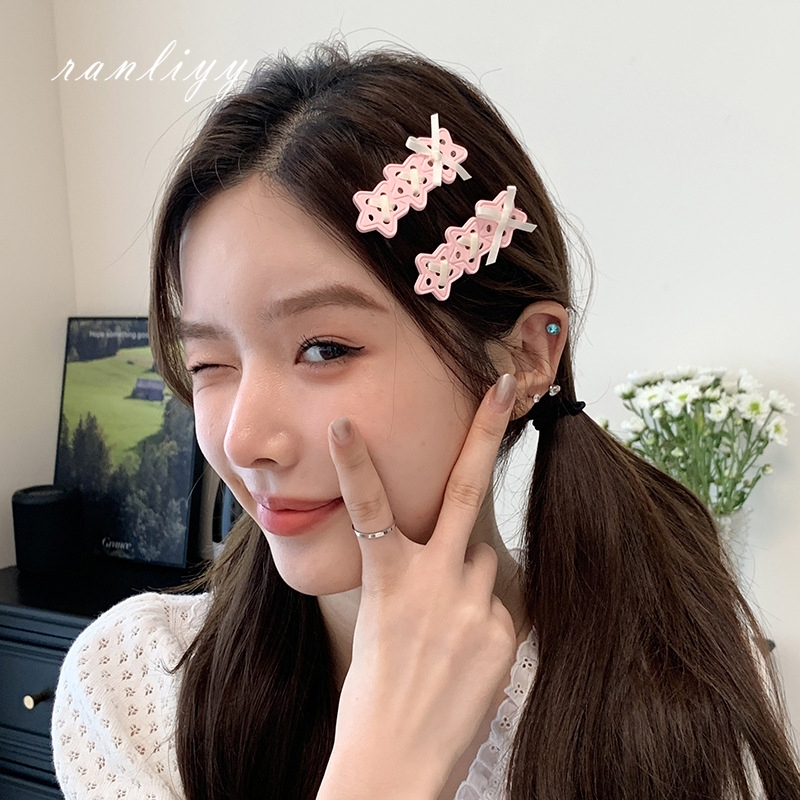 ส่งเร็ว กิ๊บติดผมรูปดาวโบว์น่ารักสไตล์เกาหลีหวานสุดเท่Y2Kนักเรียนหน้าม้าปากเป็ดเครื่องประดับผมสำหรับผู้หญิง-Ranliyy