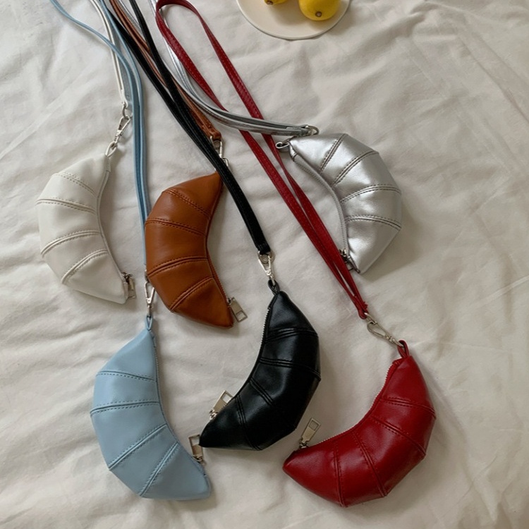 [ใช้2โค้ดส่งฟรี+ลดเพิ่ม]กระเป๋าหนังจิ๋วครัวซองต์ พร็อพกระเป๋าน่ารัก กระเป๋าคล้องคอ 6 สี N064