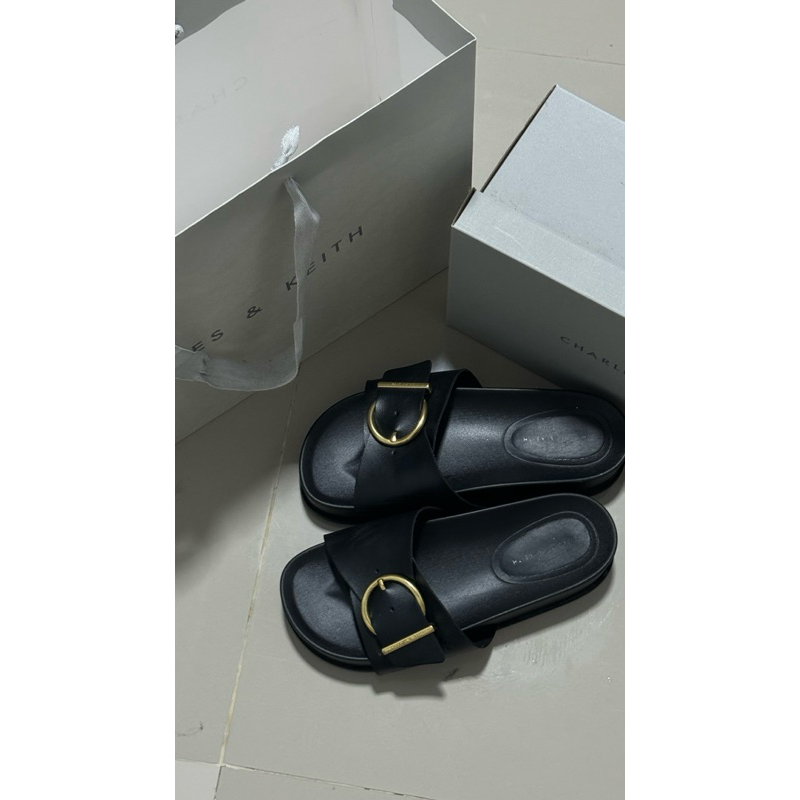 รองเท้าแตะcharles&keith