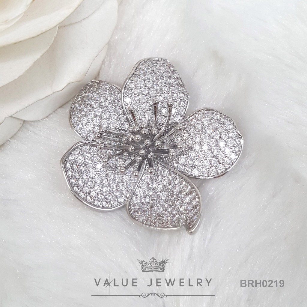 เข็มกลัด ประดับคริสตัลแท้ ลายดอกไม้ Flower ขนาดพอเหมาะ เครื่องประดับแฟชั่น BRH0219 ValueJewelry