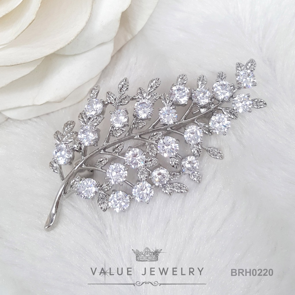 เข็มกลัด ประดับคริสตัลแท้ ลายใบไม้ Leaf ขนาดพอเหมาะ เครื่องประดับแฟชั่น BRH0220 ValueJewelry