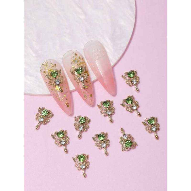 AC.684 ร้านไทย ขายปลีก 1 ชิ้น พร้อมส่ง อะไหล่แต่งเล็บรูปคทาประดับเพชรรูปหัวใจสีเขียว
