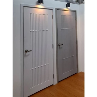 ส่งฟรี ประตูโมเดิร์น ประตู uPVC รุ่น PJR-003 ผิวเสี้ยนไม้ เซาะร่อง Vacuum ประตูภายนอกกันน้ำ Polywood ประตูกันน้ำ