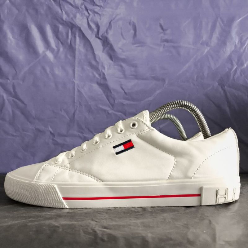 รองเท้า Tommy Hilfiger มือสองของแท้ Size 41/26 cm.