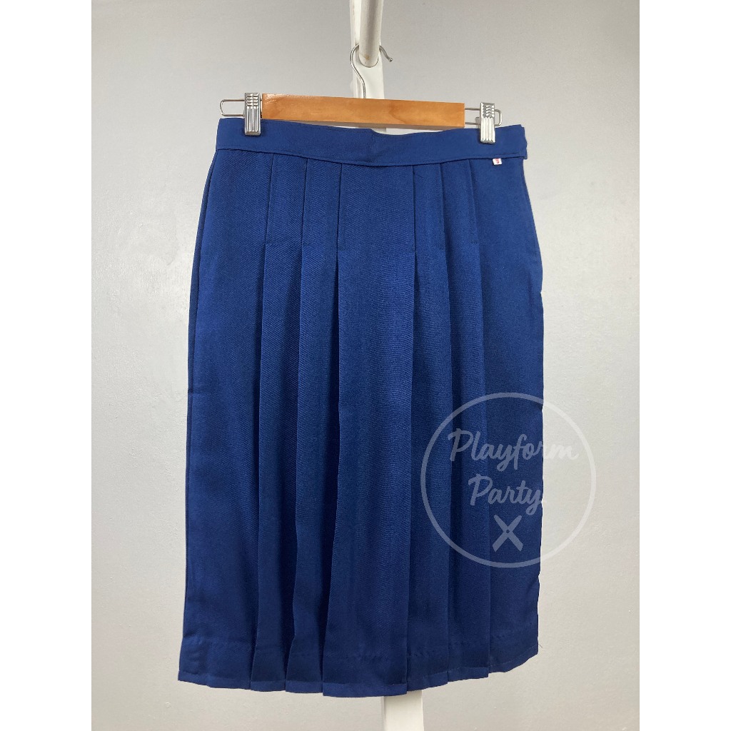 (ราคาโรงงาน) กระโปรงนักเรียนสีน้ำเงินเข้ม 6 จีบ ทรงแคบ ผ้าโทเร และ ผ้าโซลอน (ผ้ามัน) มือ 1 สภาพใหม่