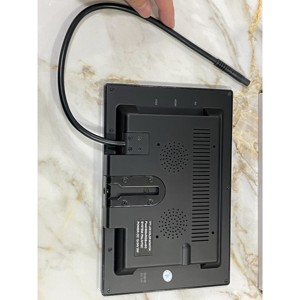 จอมอนิเตอร์ติดรถยนต์ขนาด 7 นิ้ว HDMI VGA AV monitor 7 inch รองรับ ช่องเสียบหลายชนิด เช่น VGA และ HDMI ,AV ซึ่งมีแต่รุ่นใ