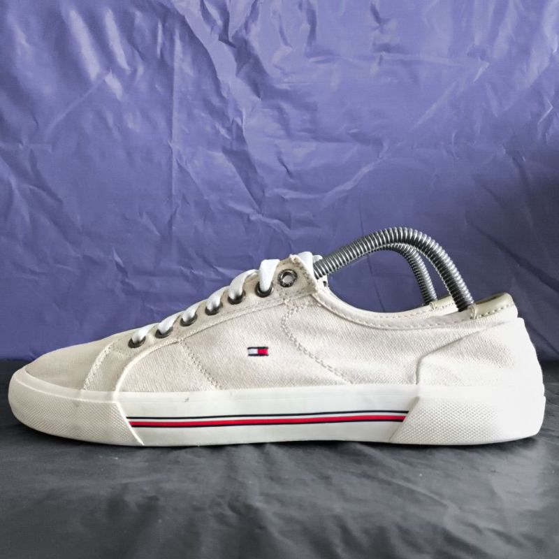 รองเท้า Tommy Hilfiger มือสองของแท้ Size 41/26 cm.