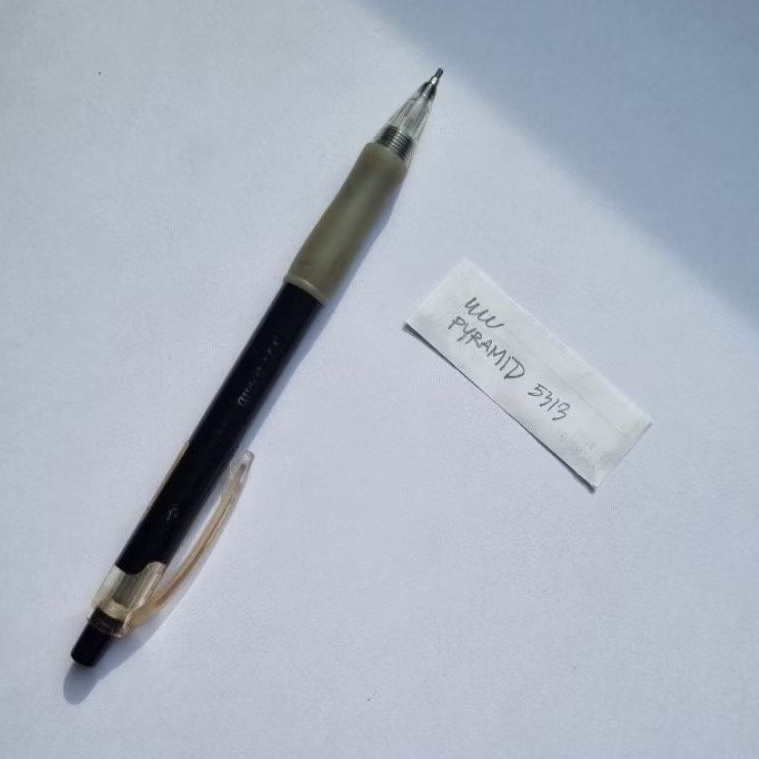 ดินสอกด pyramid หัว 1.3mm ด้ามสีดำ มือสอง