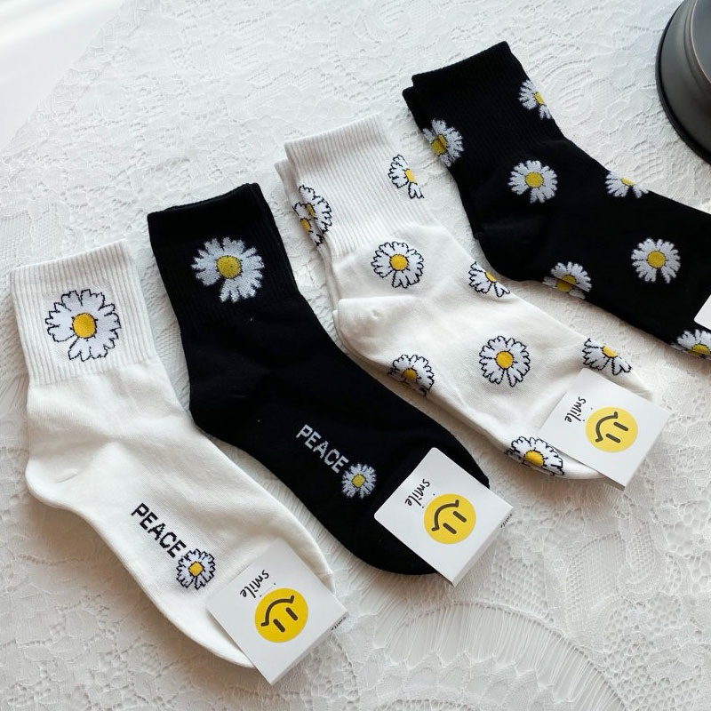 Daisy blackwhite socks (made in Korea)