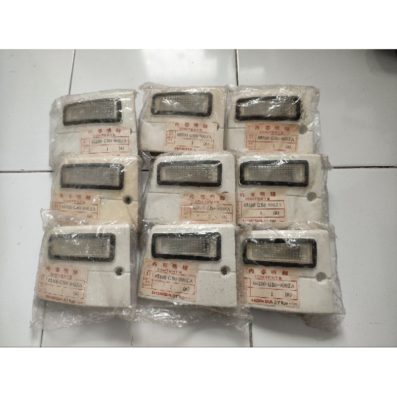ไฟหรี่แท้ใหม่ ข้างขวา สีขาว C700,C900