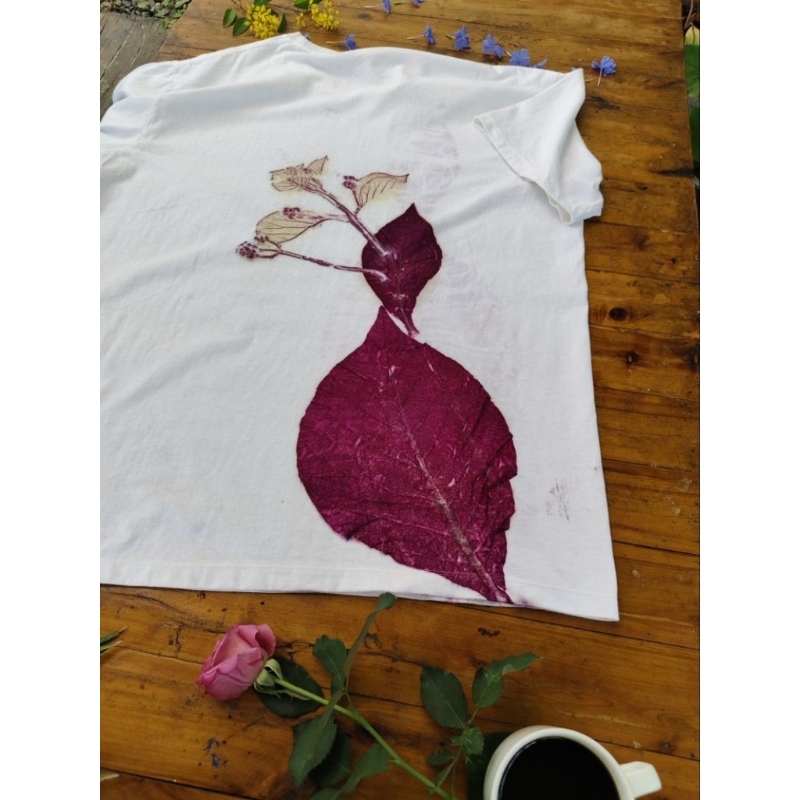 เสื้อยืดสีขาวพิมพ์ลายจากสีธรรมชาติ Eco-print (XL)