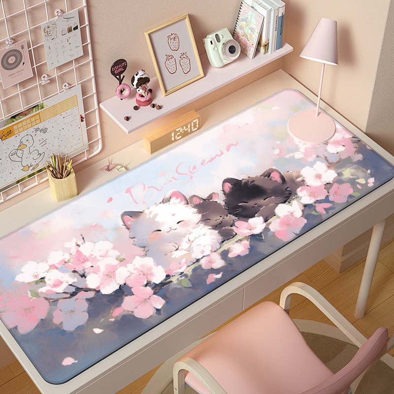 [พร้อมส่ง] แผ่นรองเมาส์ การ์ตูนแมวน่ารัก งานเย็บขอบ ขนาดใหญ่ 80x30 ซม. (หนา 3 มม.) Biangels
