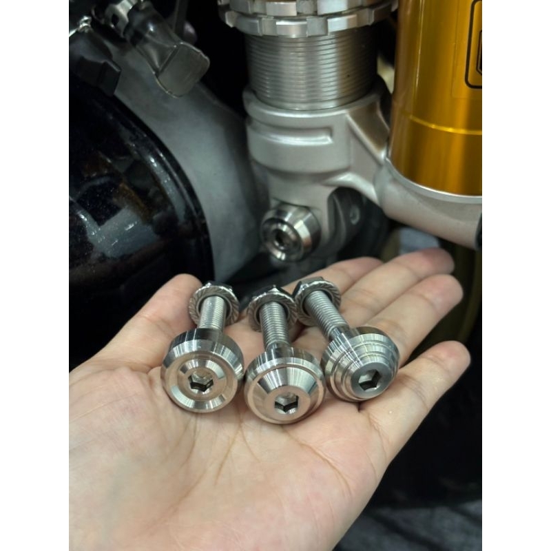 น๊อตยึดโช๊คgiorno`Lead`Pcx ,grand filanoงานกลึงมือสแตนเลสราคาต่อ  ชุด