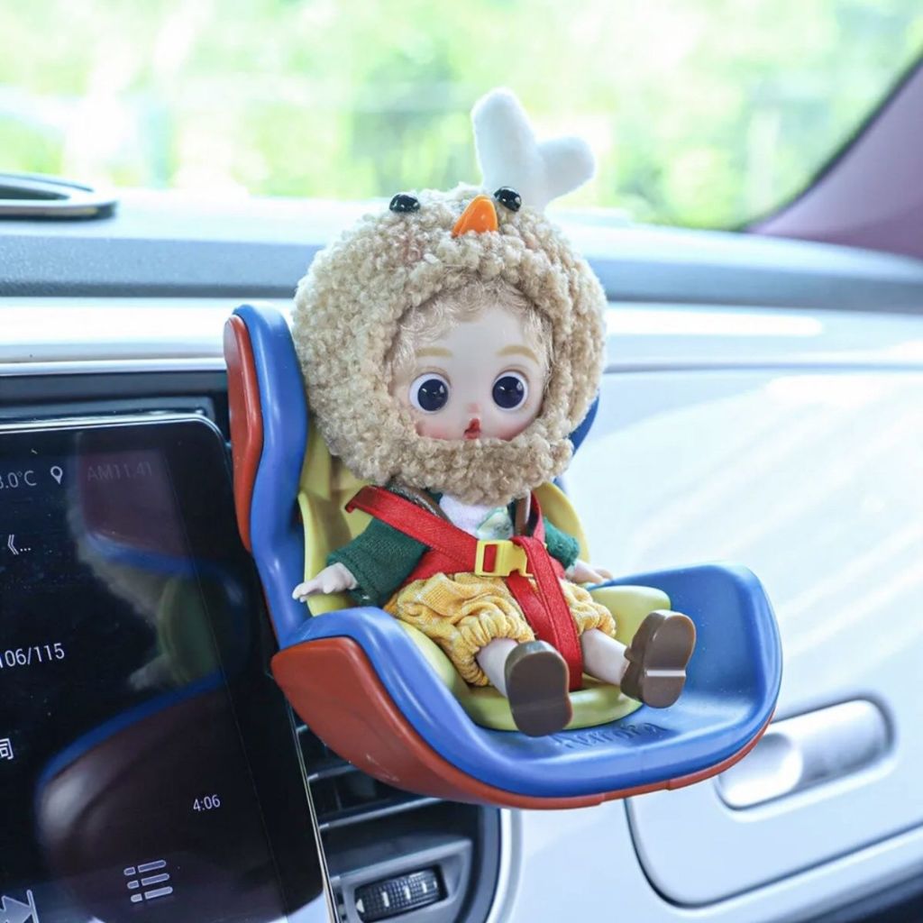 เก้าอี้ลาบูบู้ ติดรถยนต์ เก้าอี้ Labubu วางในรถยนต์ โมเดลที่นั่งเด็ก หนีบกับช่องแอร์